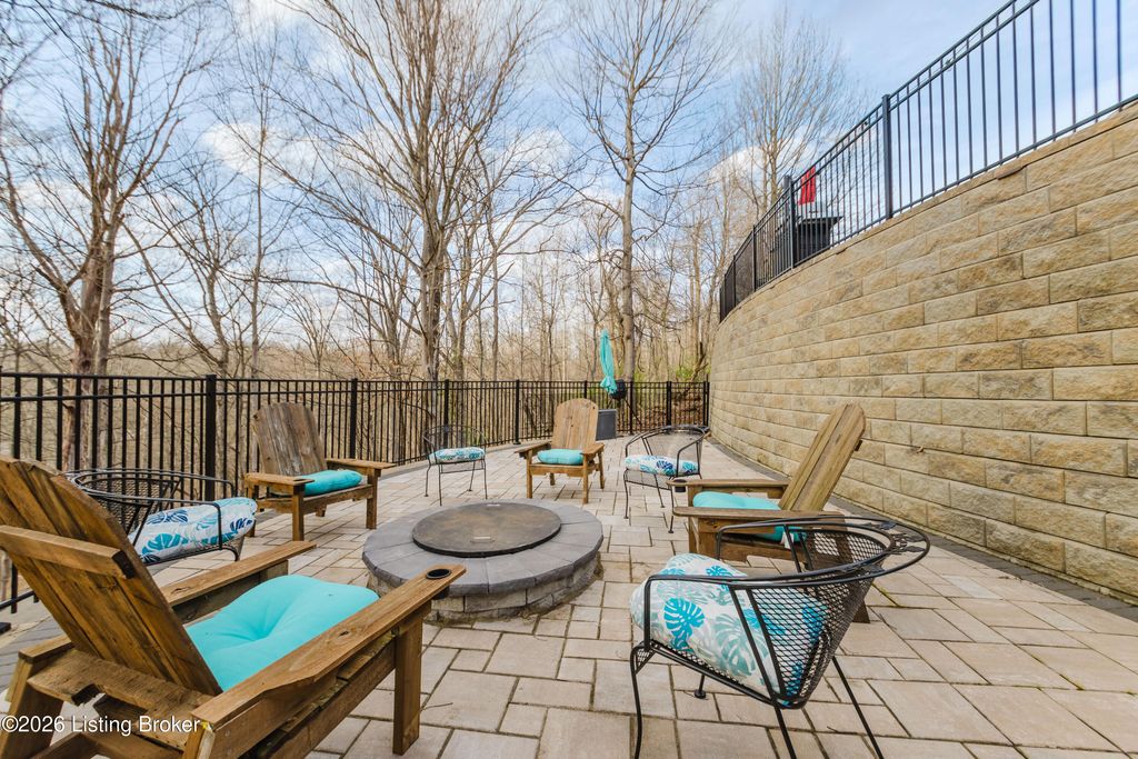 Photo of 7705 Aspen Ridge Rd, Louisville, KY 40214 (MLS # 1711558)