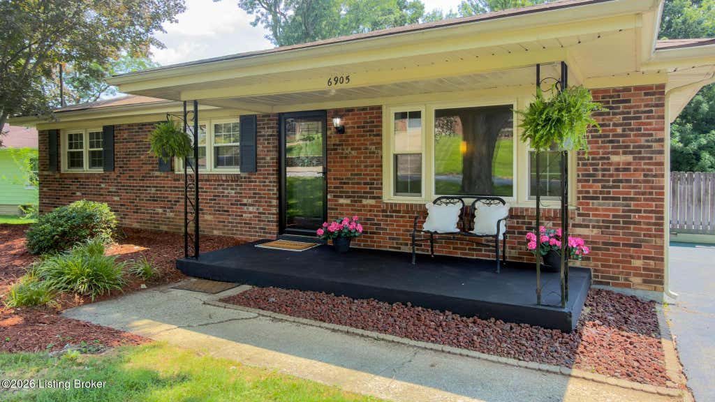 Photo of 6905 Homestead Dr, Louisville, KY 40214 (MLS # 1724985)
