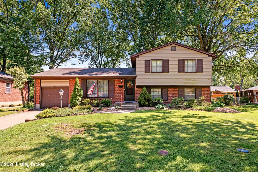Photo of 8006 Perchwood Ct, Louisville, KY 40291 (MLS # 1720437)