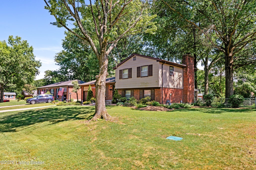 Photo of 8006 Perchwood Ct, Louisville, KY 40291 (MLS # 1720437)