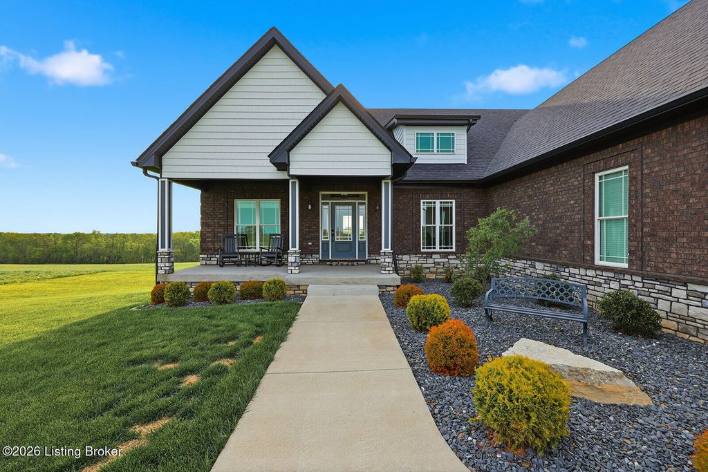 Photo of 350 S Stallard Dr, Shelbyville, KY 40065 (MLS # 1714733)