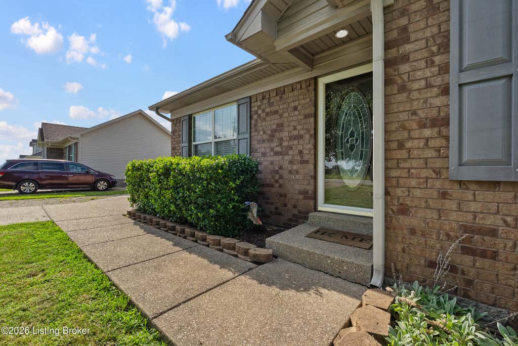 Photo of 148 Gentry Ln, Mt Washington, KY 40047 (MLS # 1723649)
