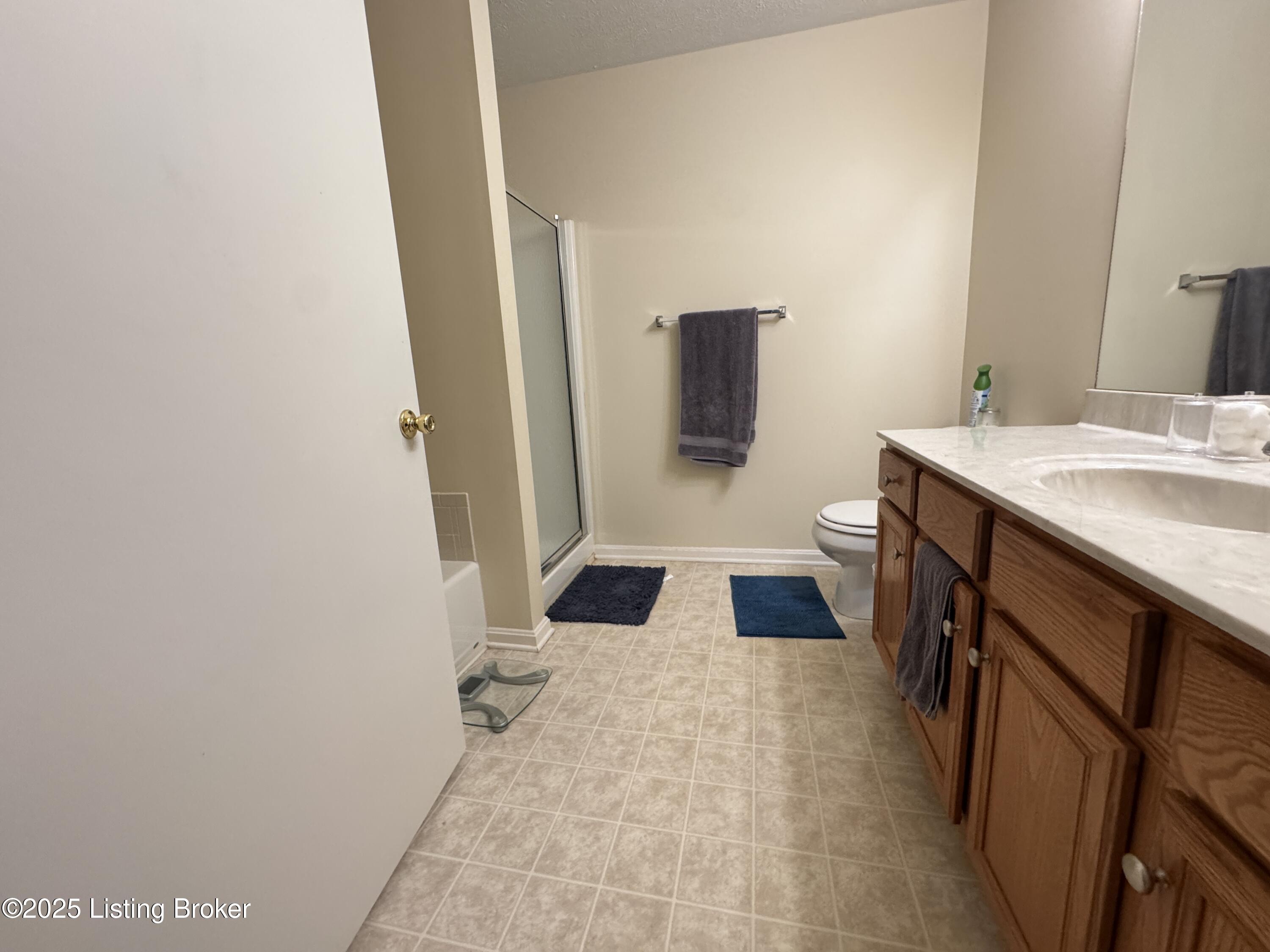 8005 Grandmeadow Ln, Louisville, Kentucky image 17