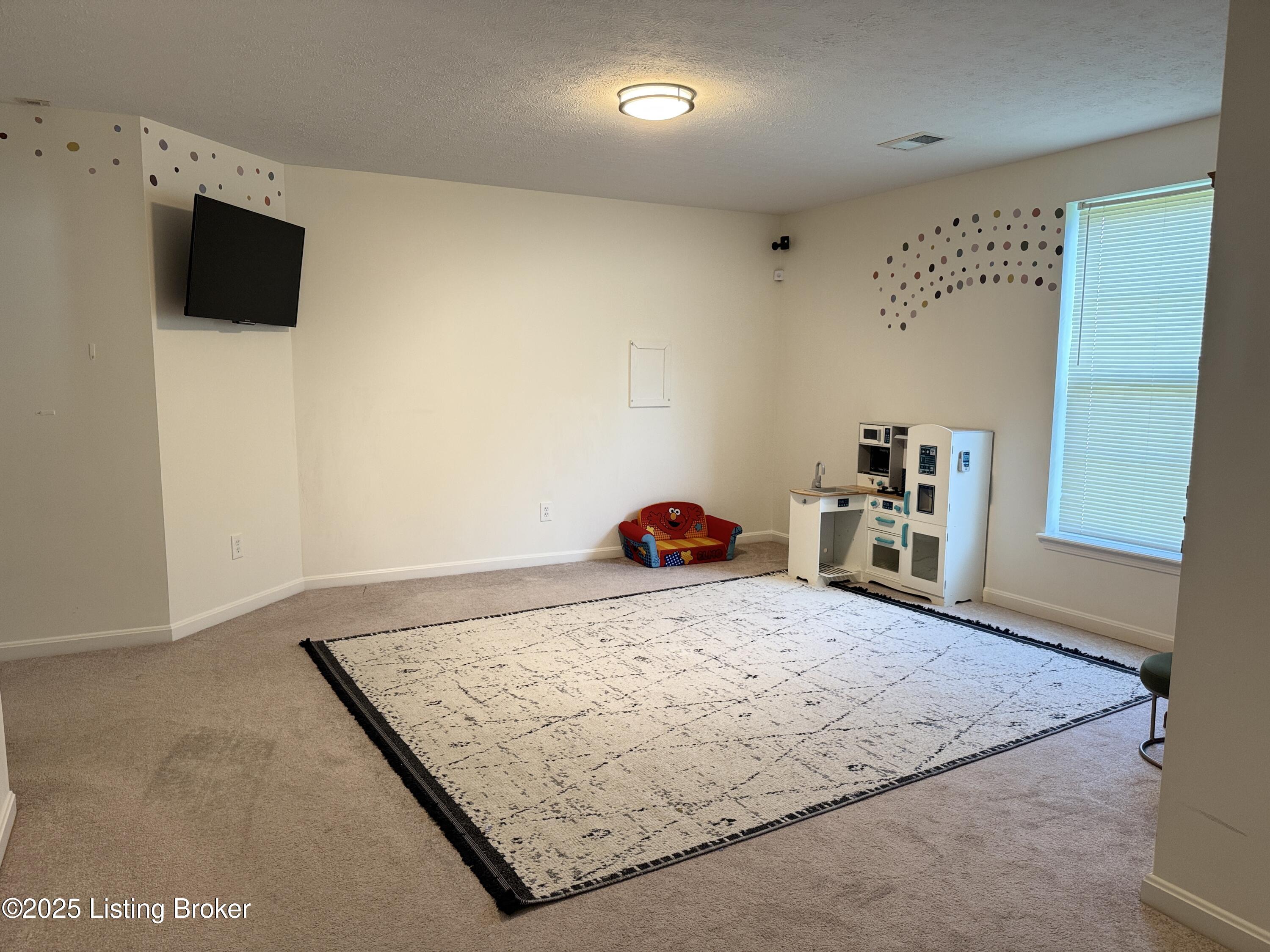 8005 Grandmeadow Ln, Louisville, Kentucky image 30