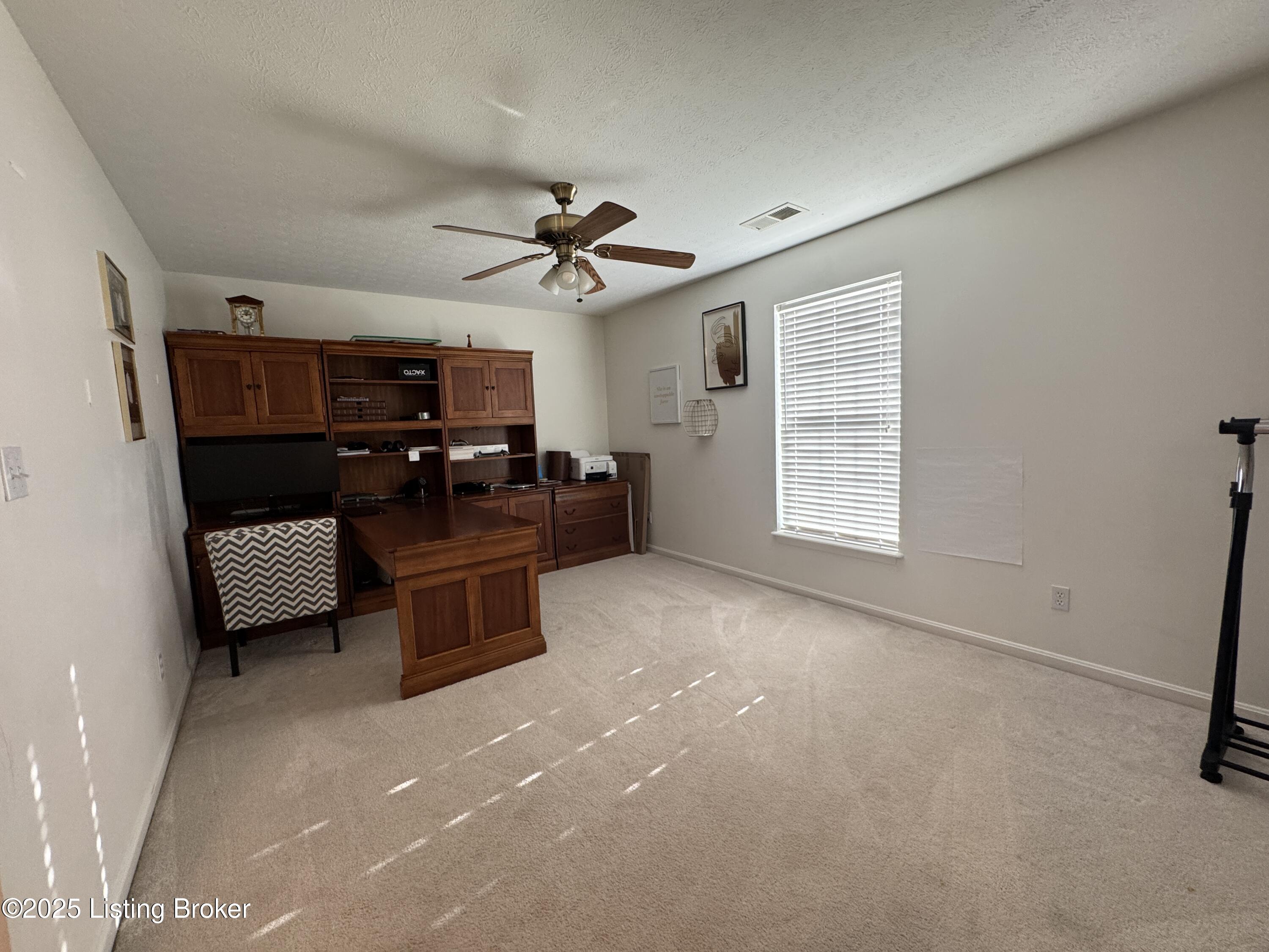 8005 Grandmeadow Ln, Louisville, Kentucky image 12
