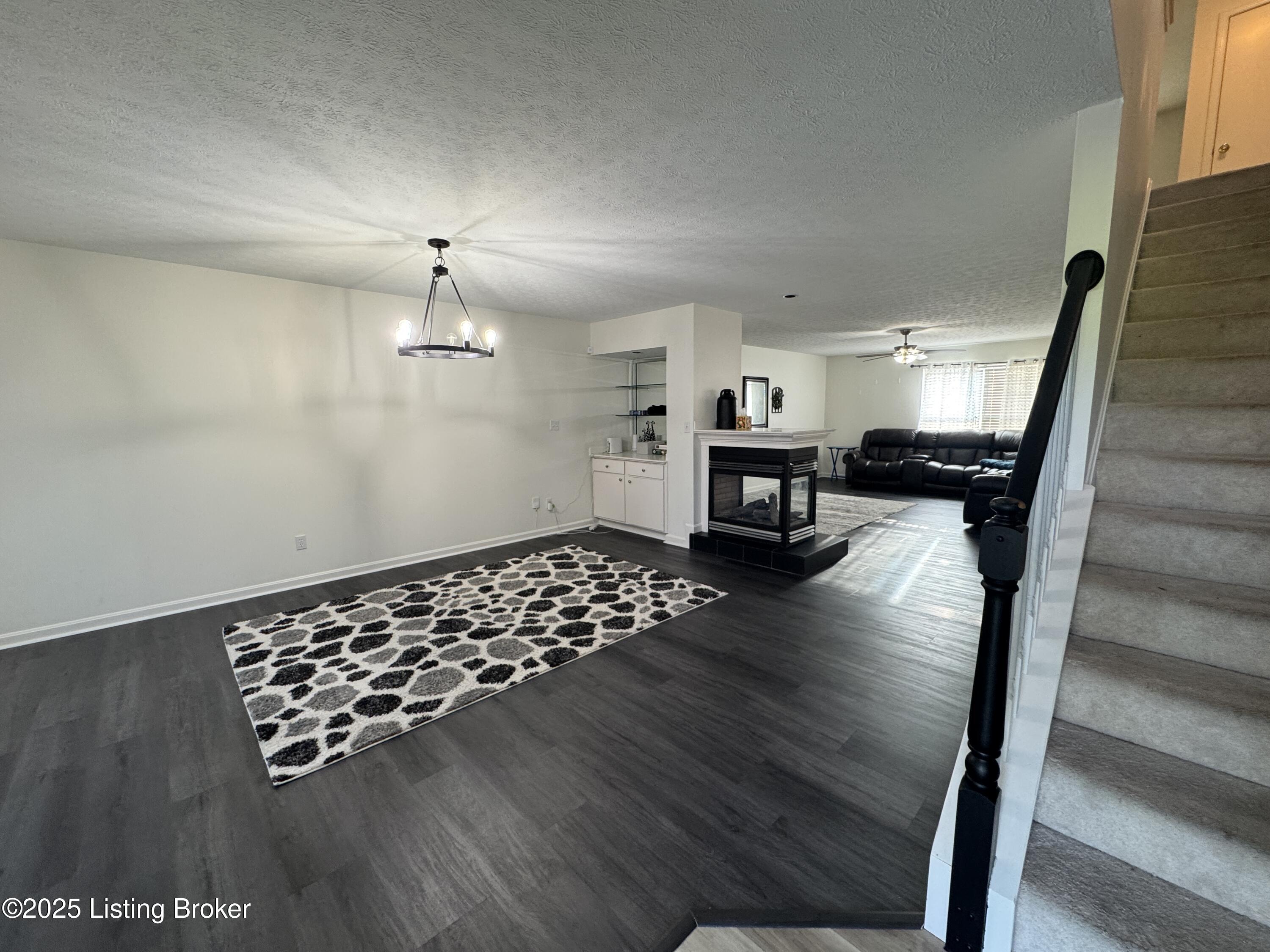 8005 Grandmeadow Ln, Louisville, Kentucky image 3