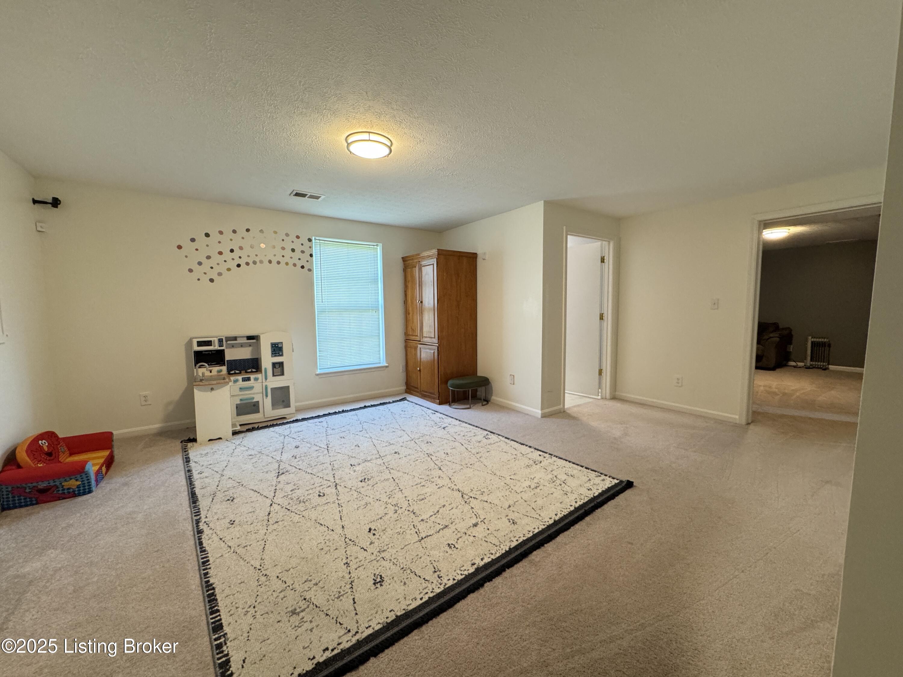 8005 Grandmeadow Ln, Louisville, Kentucky image 28