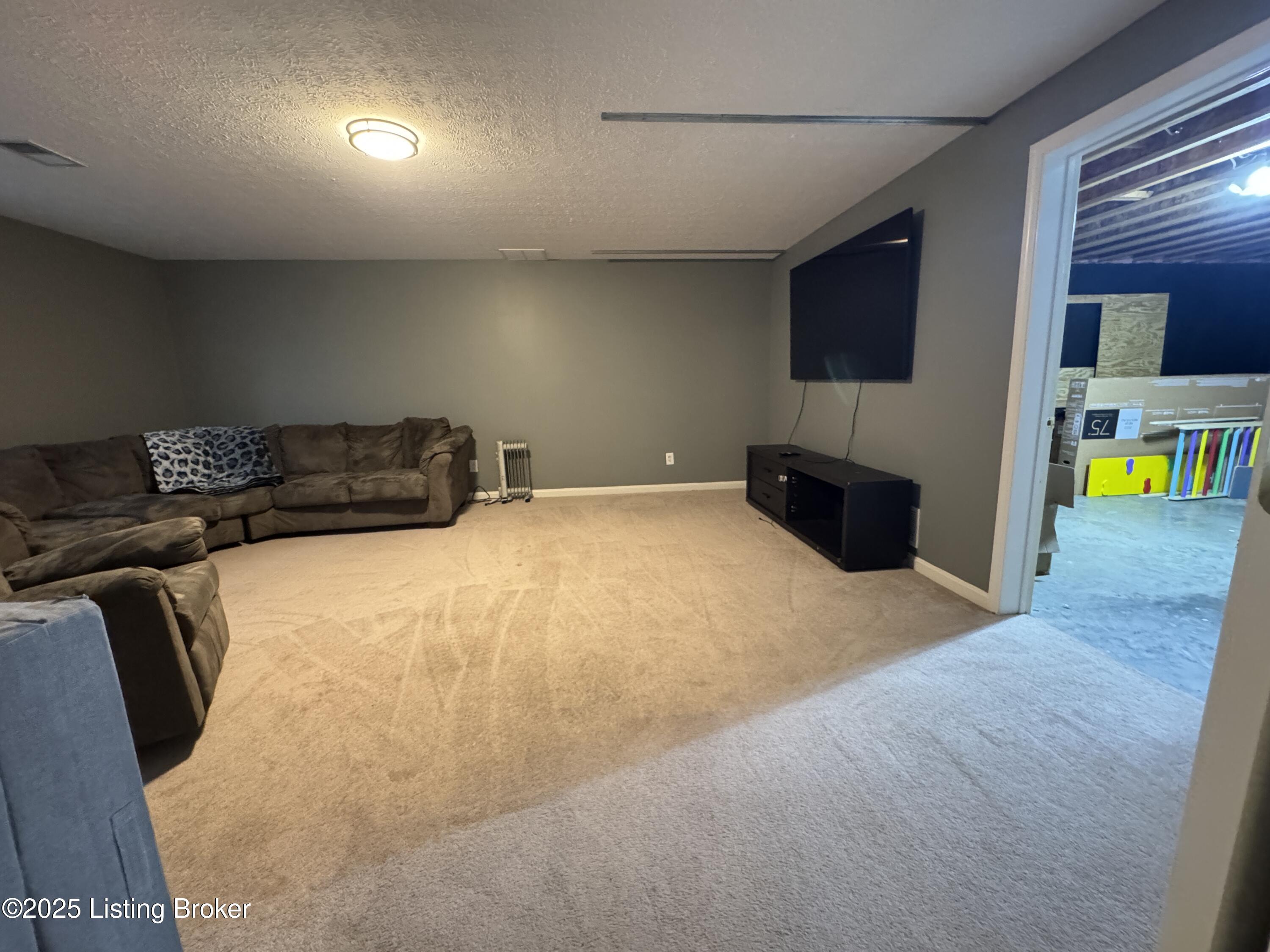 8005 Grandmeadow Ln, Louisville, Kentucky image 34