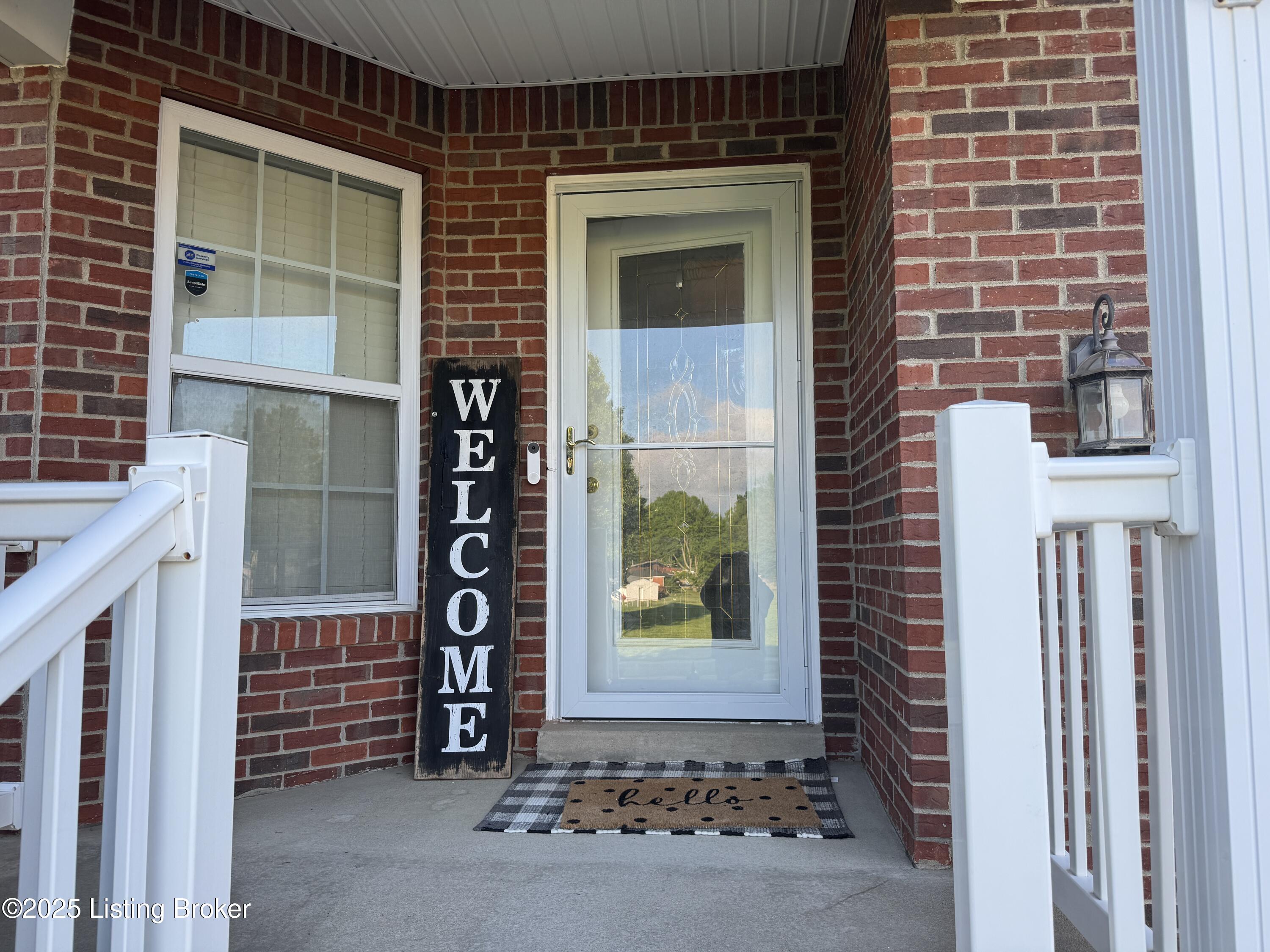 8005 Grandmeadow Ln, Louisville, Kentucky image 2