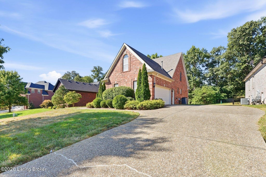 Photo of 4609 Stone Lakes Dr, Louisville, KY 40299 (MLS # 1731490)