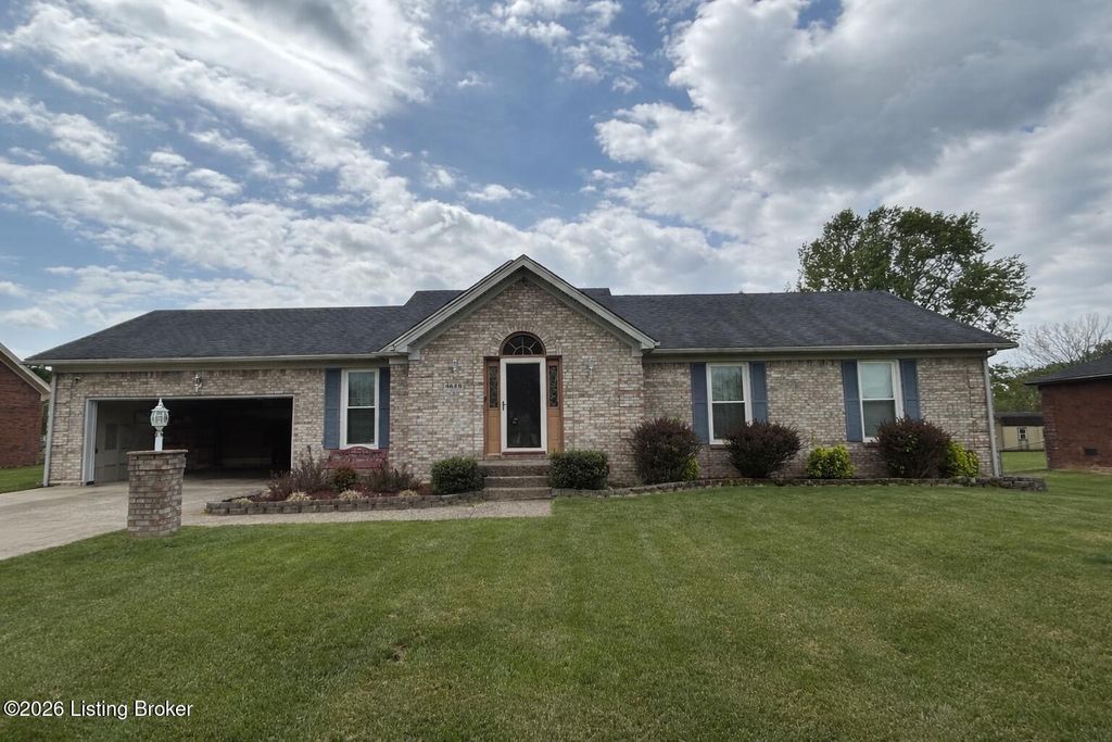 Photo of 4628 Springdale Ct, Louisville, KY 40229 (MLS # 1714294)