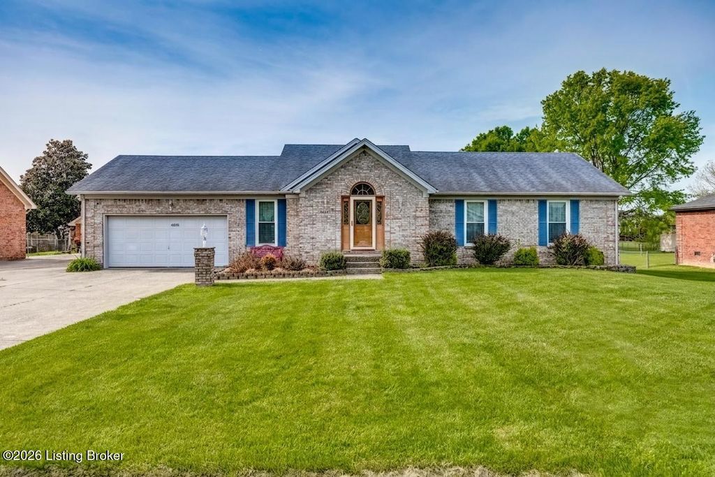 Photo of 4628 Springdale Ct, Louisville, KY 40229 (MLS # 1714294)