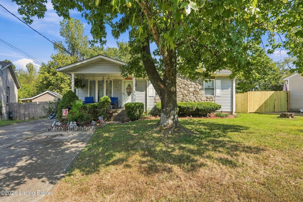 Photo of 6115 Julie Kays Way, Louisville, KY 40258 (MLS # 1730832)