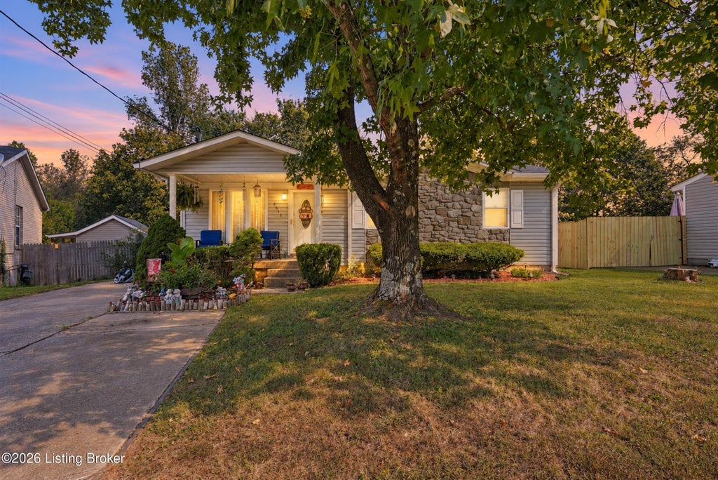 Photo of 6115 Julie Kays Way, Louisville, KY 40258 (MLS # 1730832)