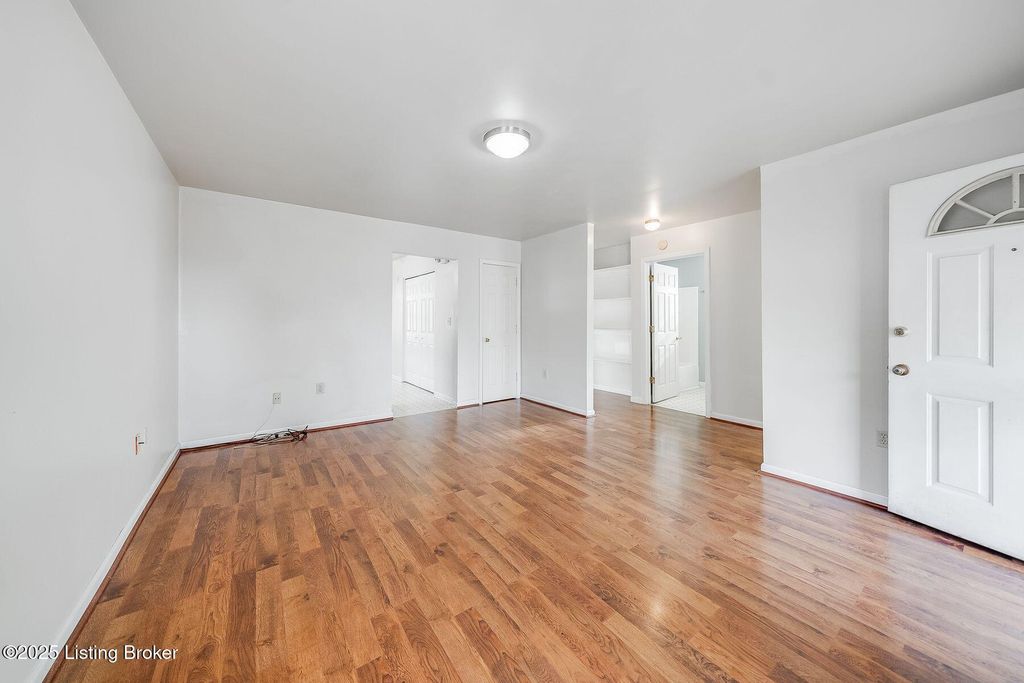 Photo of 1727 Baird St, Louisville, KY 40203 (MLS # 1703474)