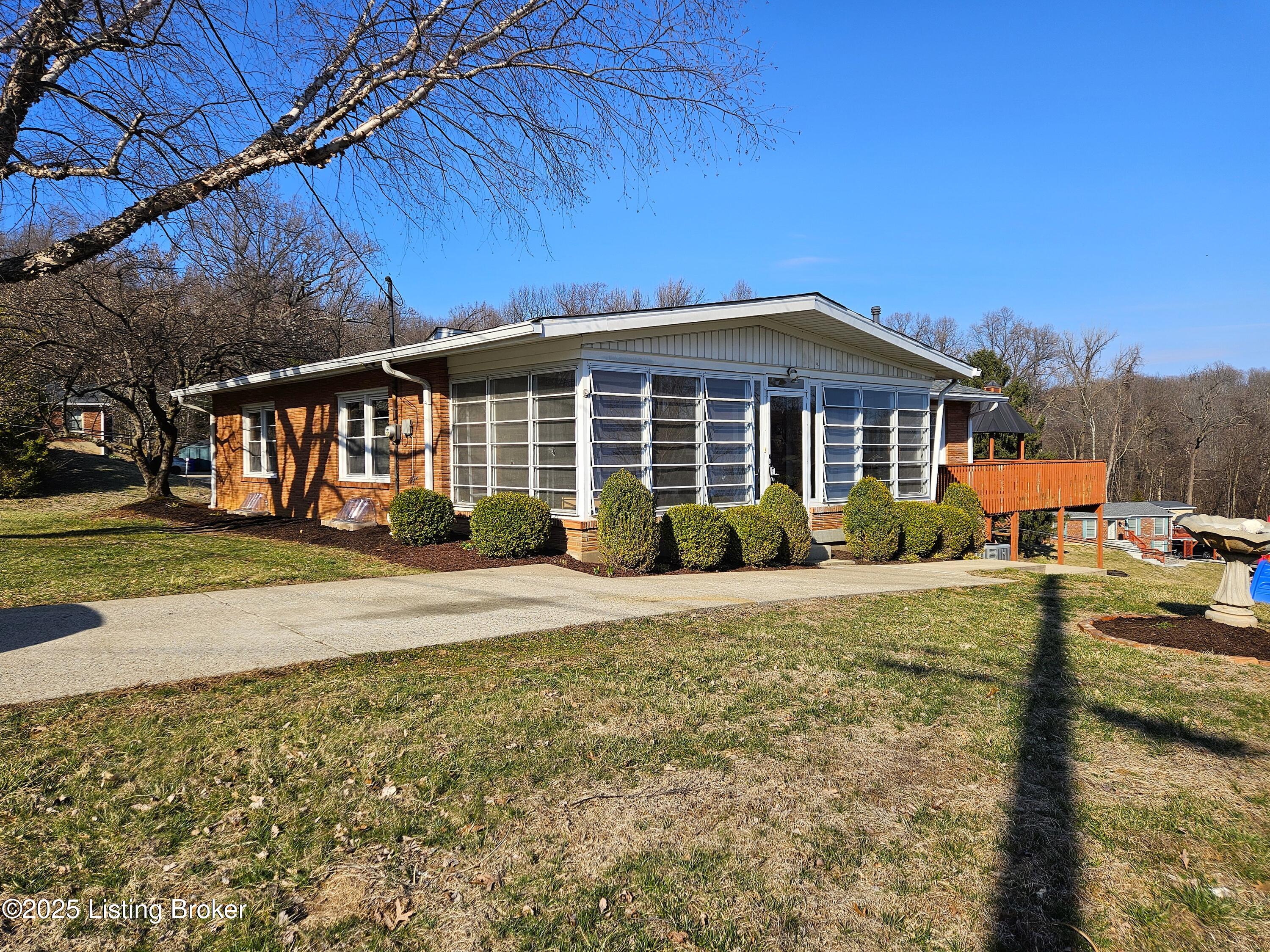 1516 Dawn Dr, Louisville, Kentucky image 3