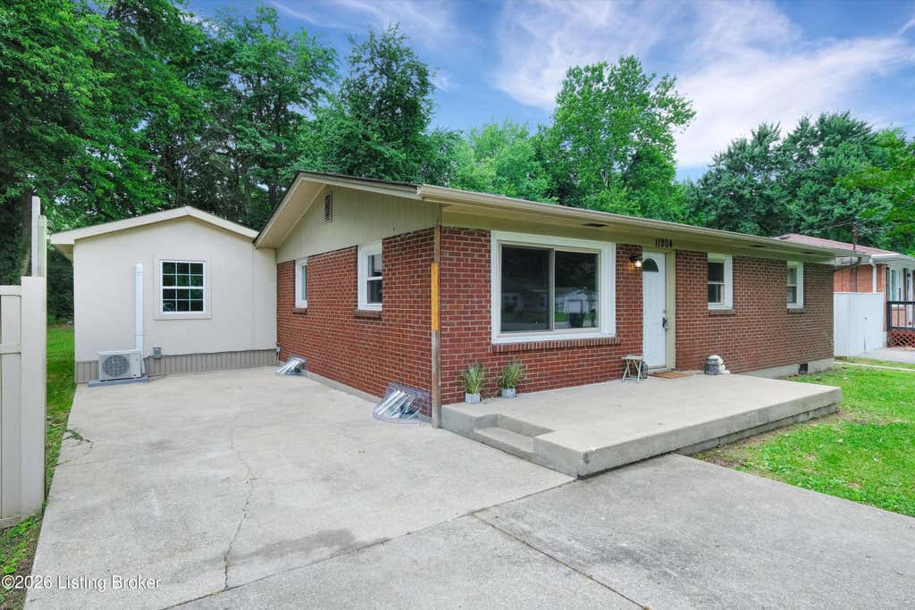 Photo of 11204 Blue Lick Rd, Louisville, KY 40229 (MLS # 1720385)