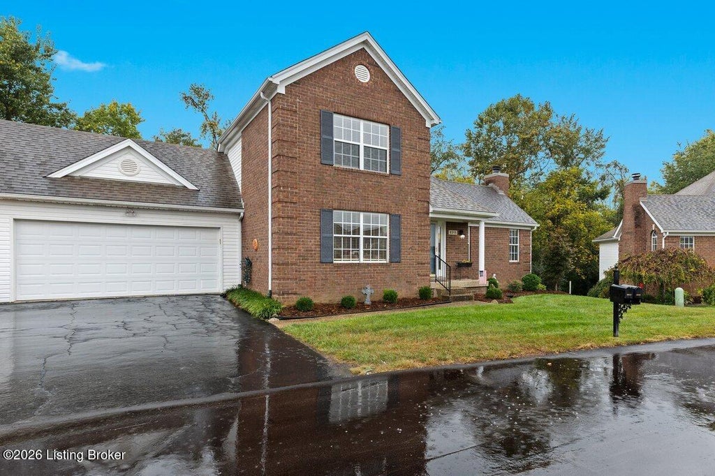 Photo of 8315 Eagle Creek Dr, Lyndon, KY 40222 (MLS # 1731695)