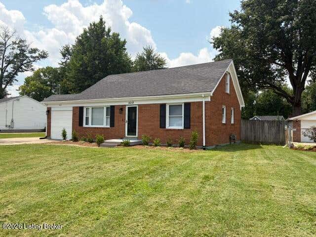 Photo of 6012 Robinhood Ln, Louisville, KY 40219 (MLS # 1724687)
