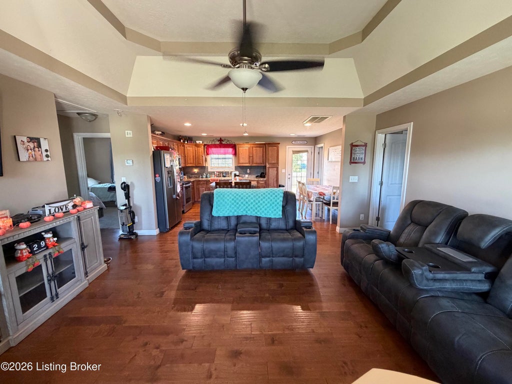 Photo of 675 Tecumseh Dr, Shepherdsville, KY 40165 (MLS # 1730451)