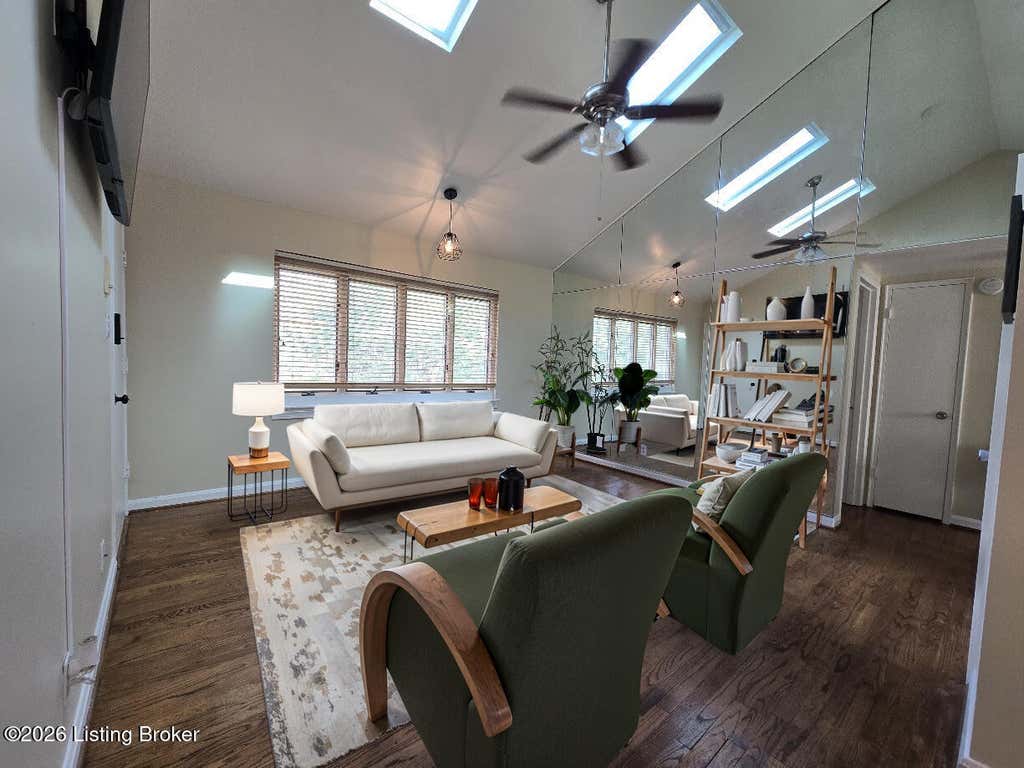 Photo of 4116 Stoneview Dr #APT 4, Louisville, KY 40207 (MLS # 1725900)