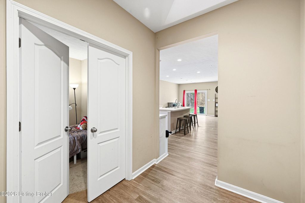 Photo of 6901 Penn Creek Ct, Louisville, KY 40229 (MLS # 1712101)