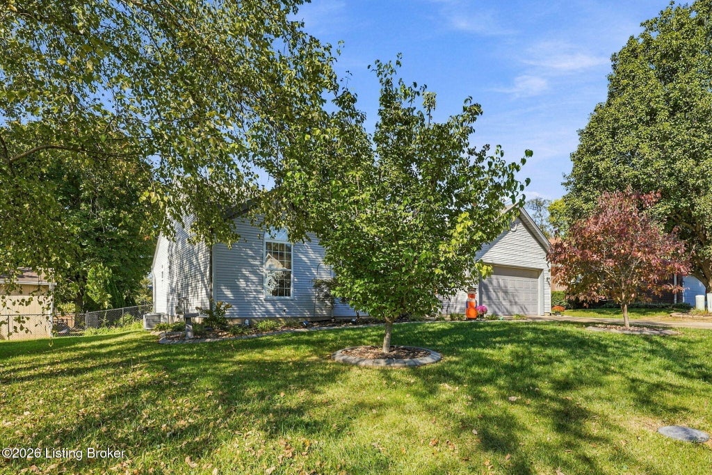 Photo of 9416 Megan Jay Ct, Jeffersontown, KY 40299 (MLS # 1732799)