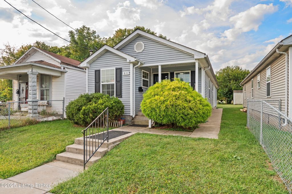 Photo of 818 W St Catherine St, Louisville, KY 40203 (MLS # 1704235)