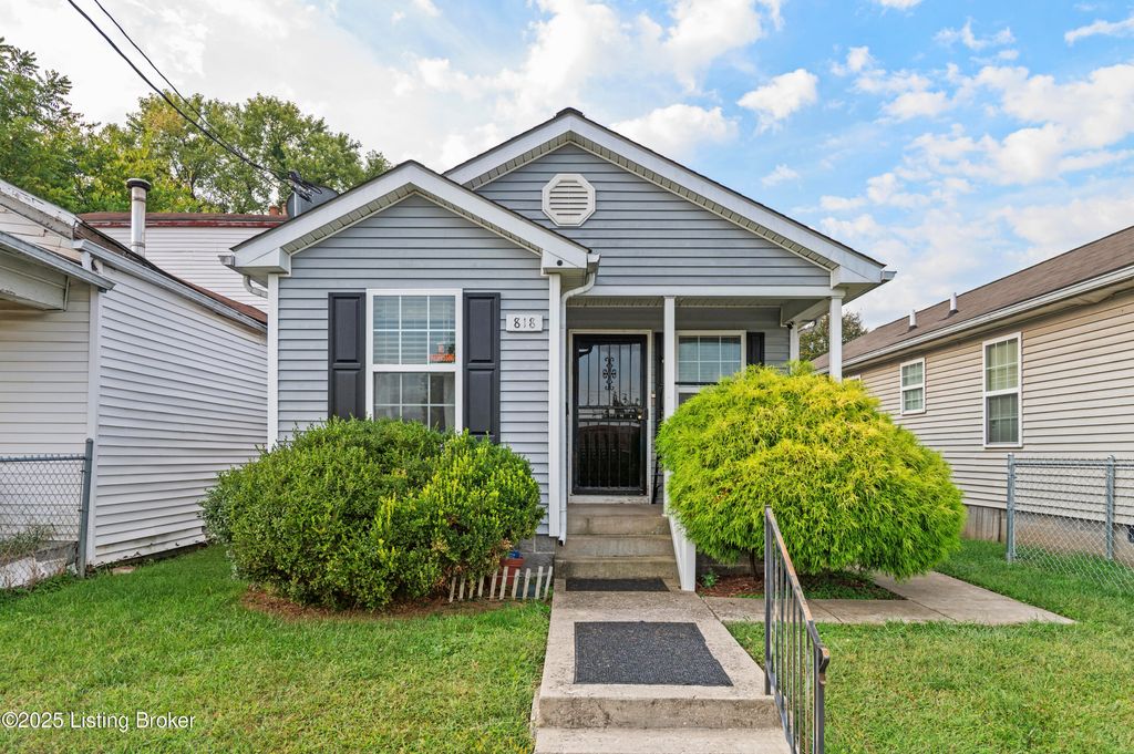 Photo of 818 W St Catherine St, Louisville, KY 40203 (MLS # 1704235)