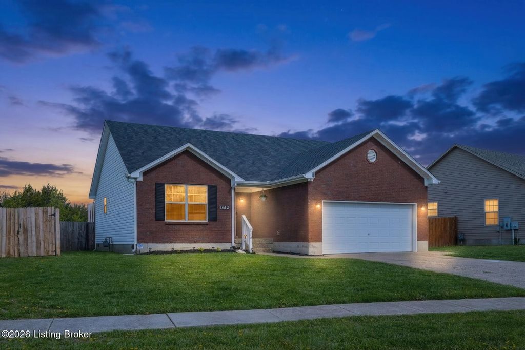 Photo of 112 Red Oak Dr, Shepherdsville, KY 40165 (MLS # 1712689)