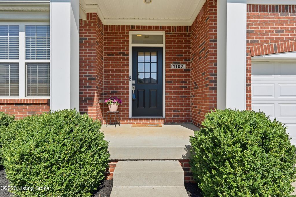 Photo of 1107 Crossings Cove Ct, Louisville, KY 40245 (MLS # 1723516)