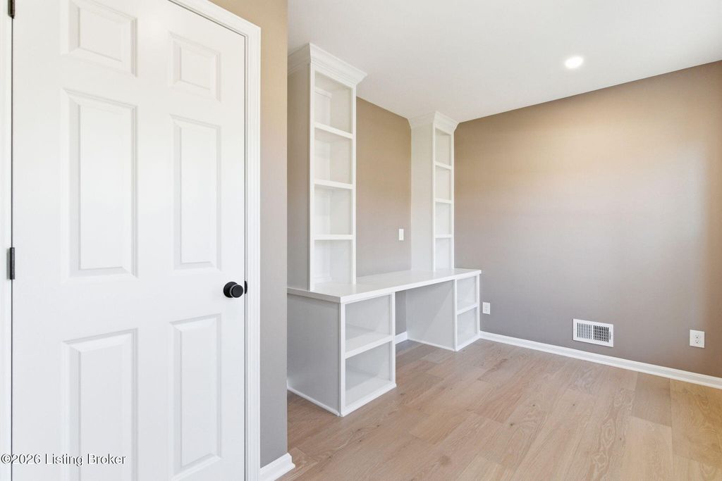 Photo of 8618 Nottingham Pkwy, Louisville, KY 40222 (MLS # 1712128)