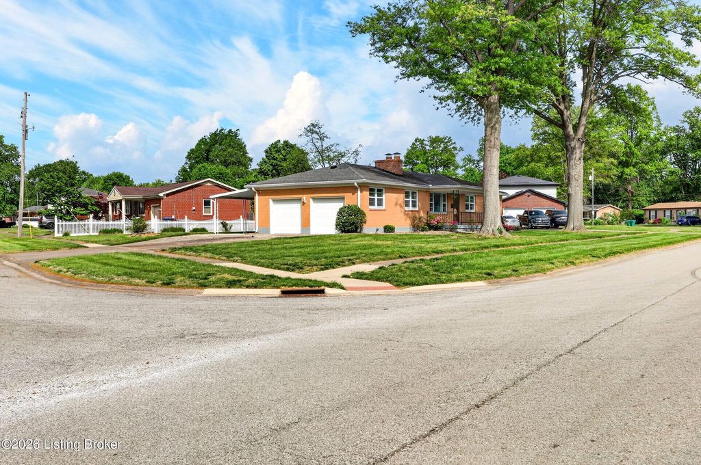 Photo of 9804 Evening Star Dr, Louisville, KY 40272 (MLS # 1714974)