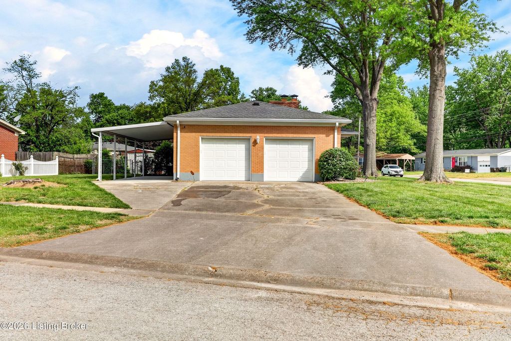 Photo of 9804 Evening Star Dr, Louisville, KY 40272 (MLS # 1714974)