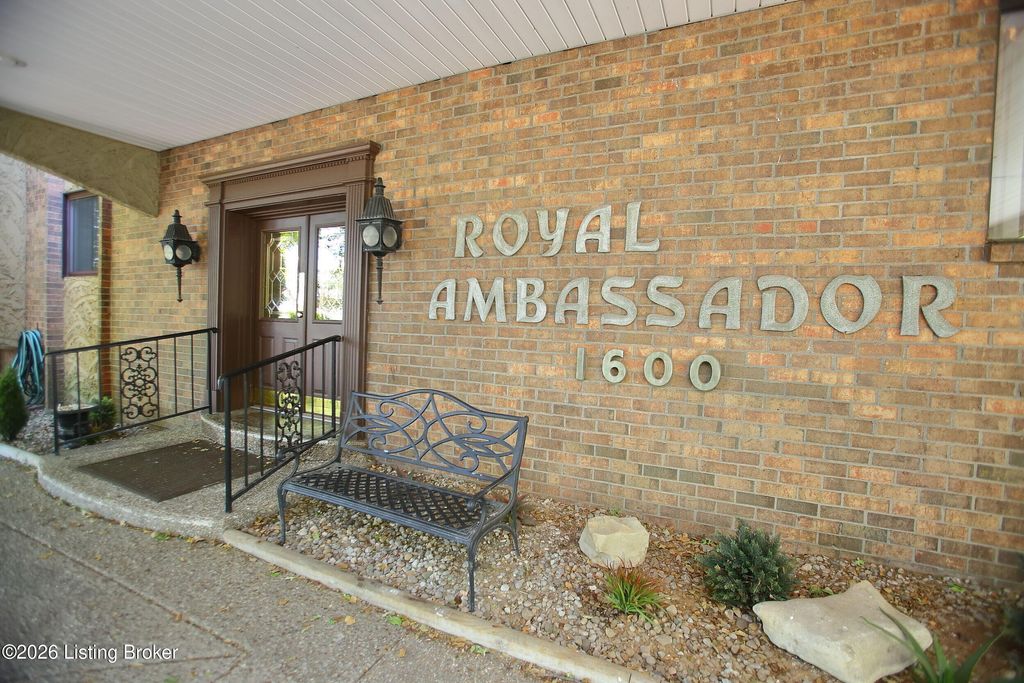 Photo of 1600 Gardiner Ln #204, Louisville, KY 40205 (MLS # 1717124)