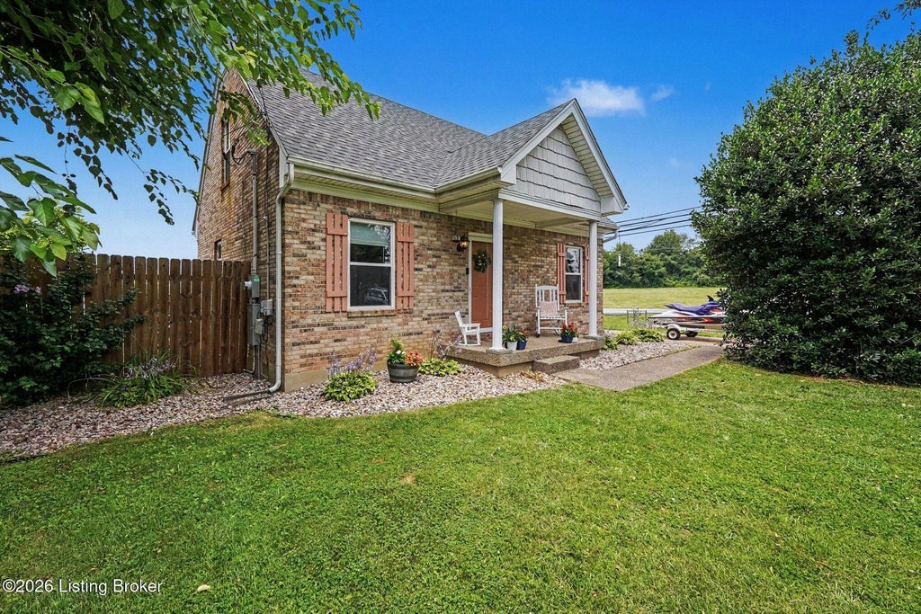 Photo of 111 Dogwood Dr, Mt Washington, KY 40047 (MLS # 1721721)