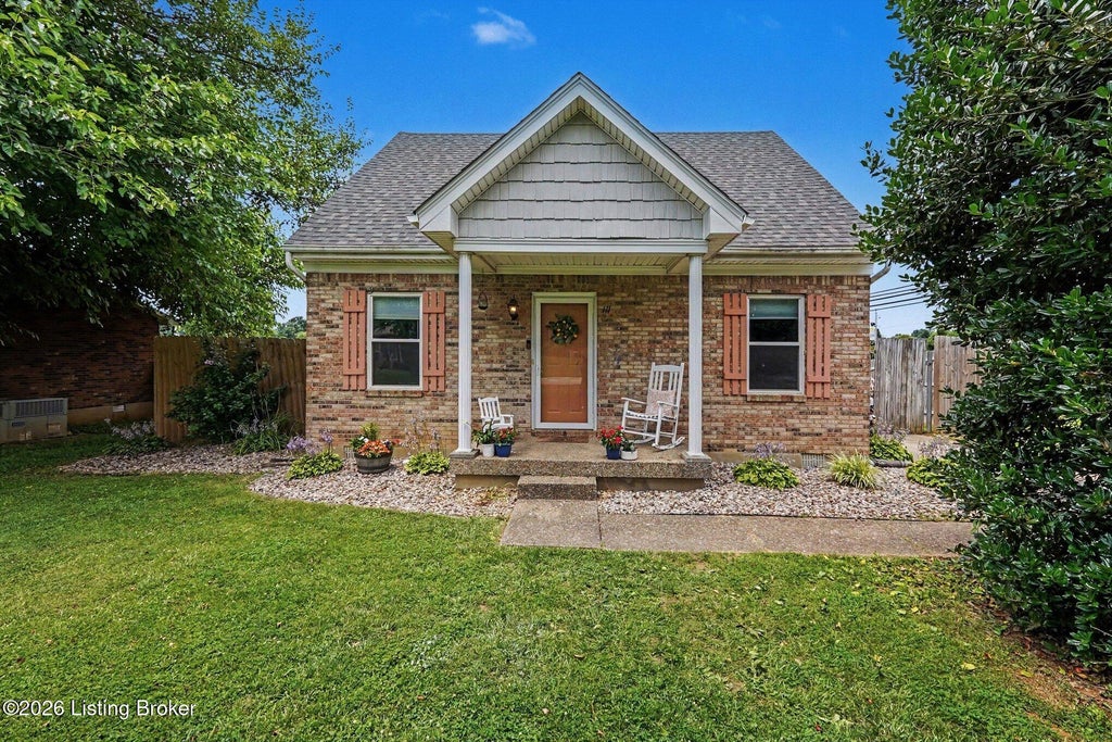Photo of 111 Dogwood Dr, Mt Washington, KY 40047 (MLS # 1721721)