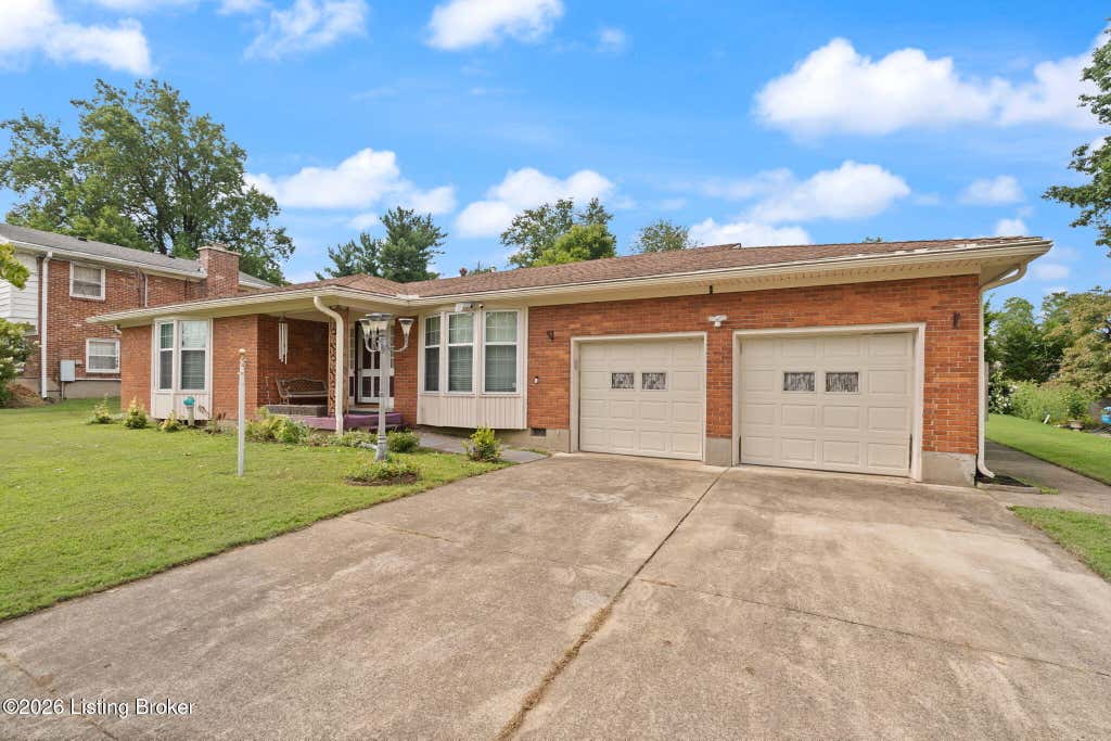 Photo of 6502 Hollow Tree Rd, Louisville, KY 40228 (MLS # 1726493)