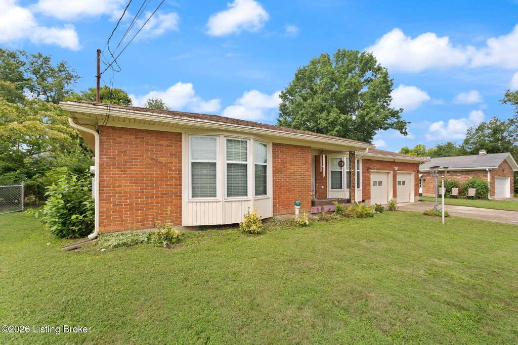 Photo of 6502 Hollow Tree Rd, Louisville, KY 40228 (MLS # 1726493)