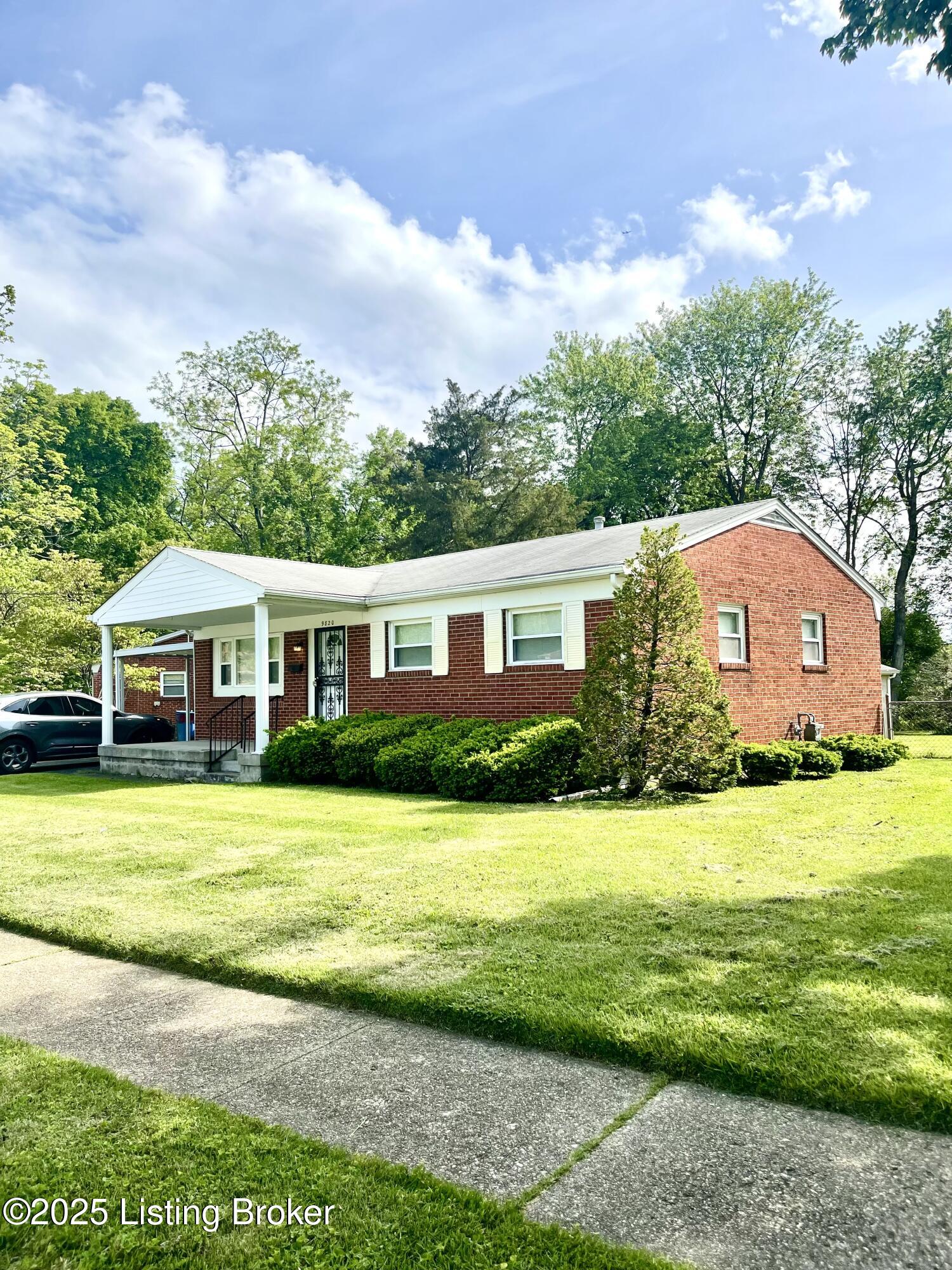 9820 Seville Dr, Louisville, Pennsylvania image 1