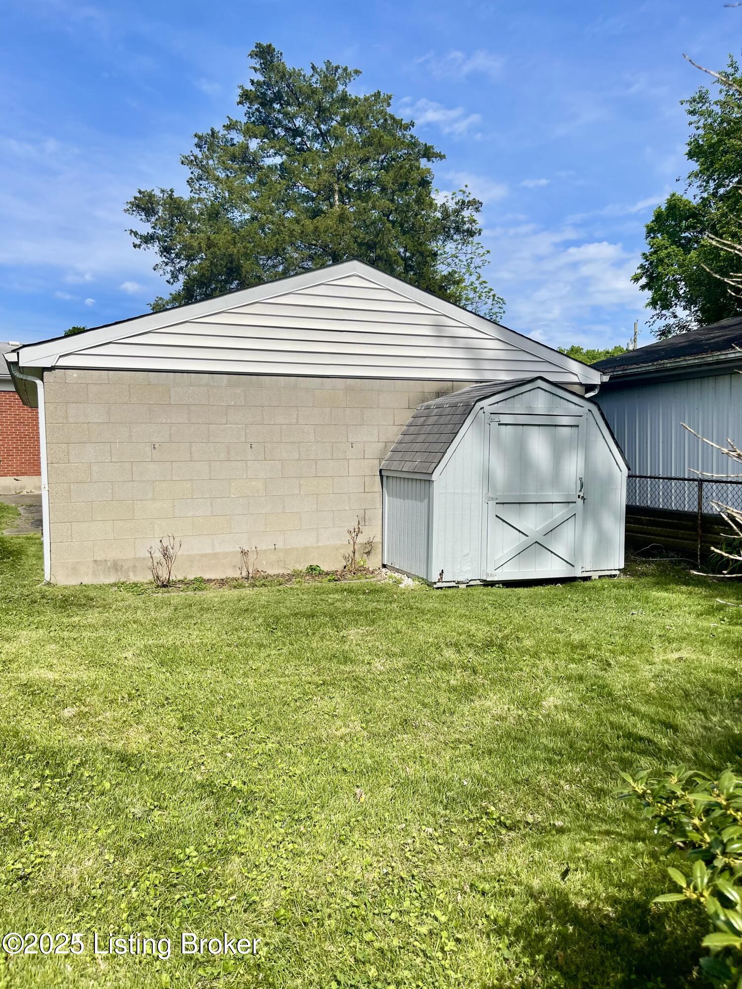9820 Seville Dr, Louisville, Pennsylvania image 7