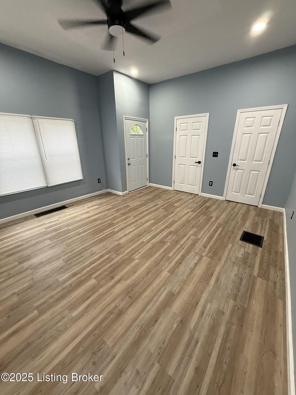 Photo of 2618 W Main St, Louisville, KY 40212 (MLS # 1700532)