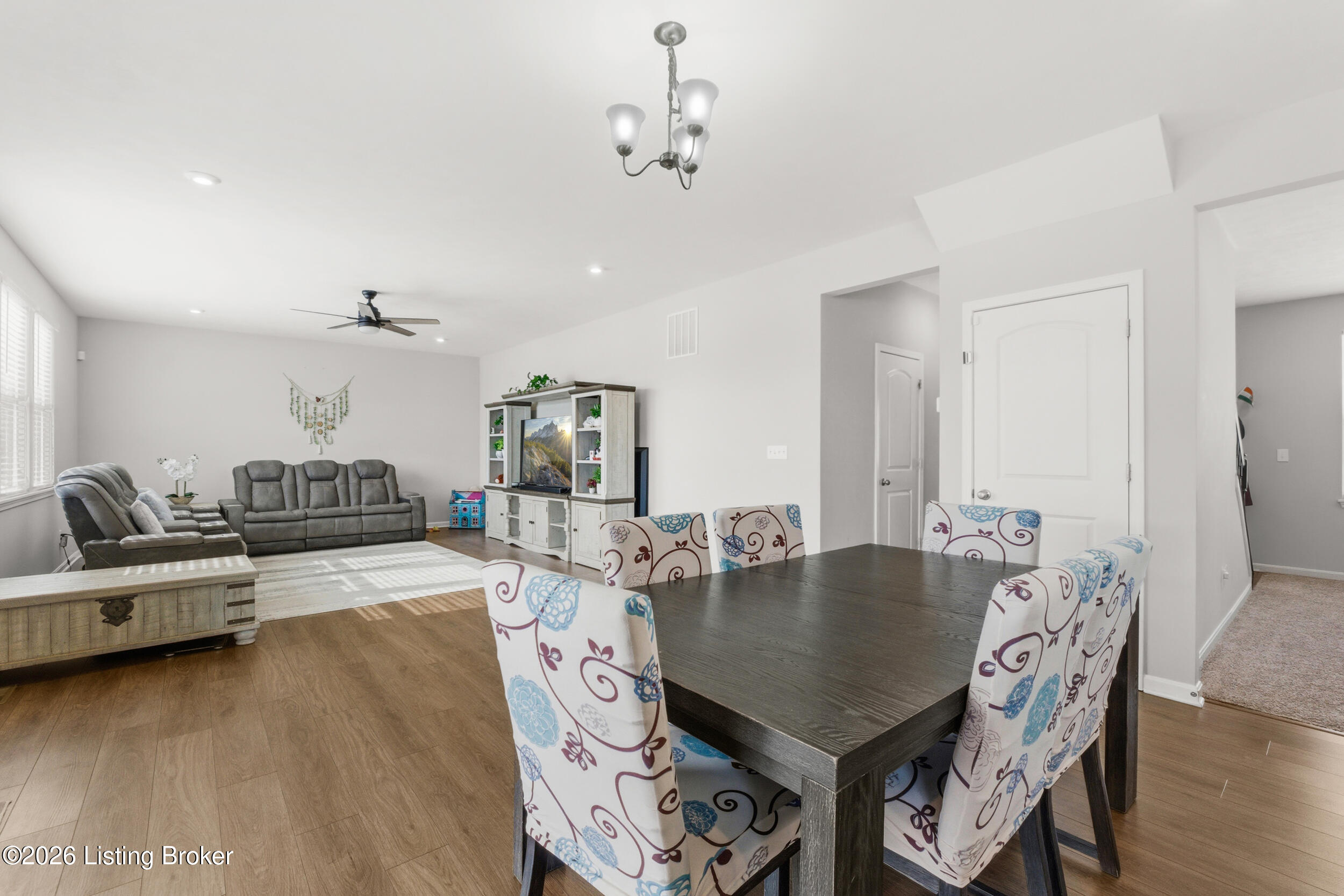 518 Williamsburg Dr