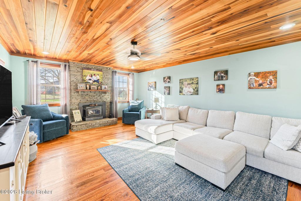 Photo of 1109B Halifax Rd, Scottsville, KY 42164 (MLS # 1714166)