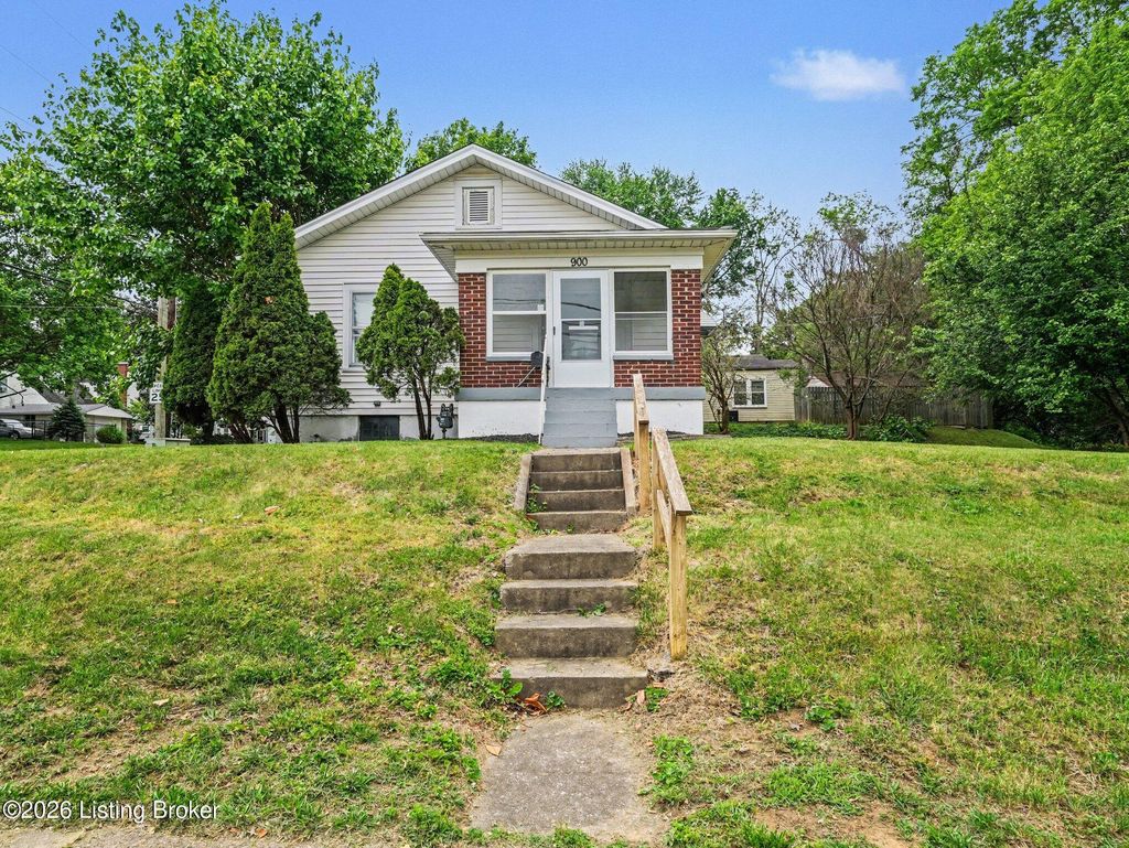 Photo of 900 W Ashland Ave, Louisville, KY 40215 (MLS # 1715846)