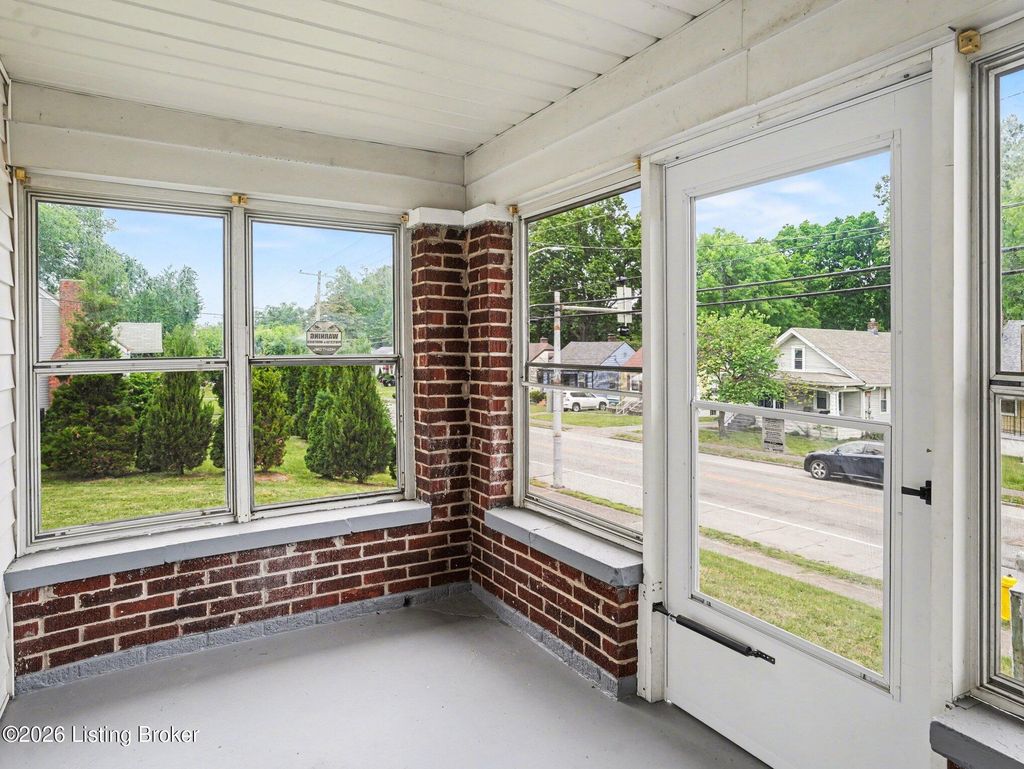 Photo of 900 W Ashland Ave, Louisville, KY 40215 (MLS # 1715846)