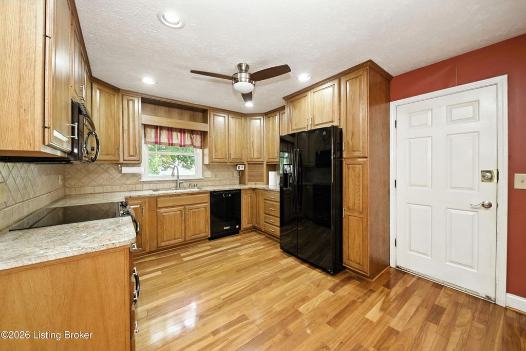 Photo of 1303 Limestone Trace, Louisville, KY 40223 (MLS # 1716749)
