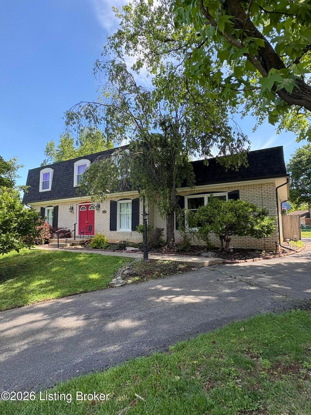 Photo of 1303 Limestone Trace, Louisville, KY 40223 (MLS # 1716749)
