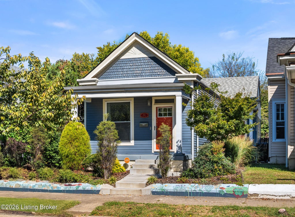 Photo of 611 E Oak St, Louisville, KY 40203 (MLS # 1731316)