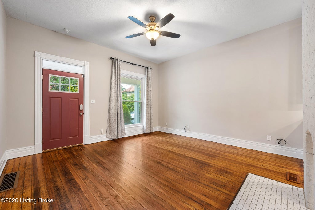 Photo of 611 E Oak St, Louisville, KY 40203 (MLS # 1731316)